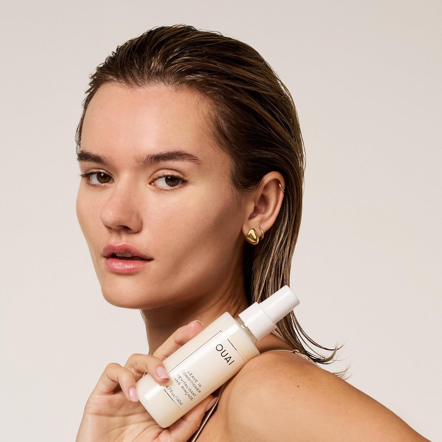 OUAI Leave In Conditioner & Heat Protectant Spray - Prime Hair for Style, Smooth Flyaways, Add Shine and Use as Detangling Spray - No Parabens, Sulfates or Phthalates (4.7 oz)