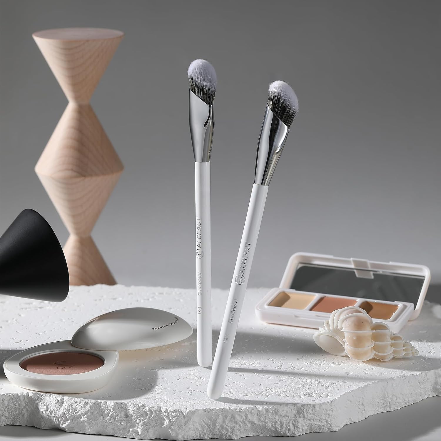 Concealer Brush, Angled Under Eye Makeup Small Foundation Precision Face Blending Brush (193 concealer brush)