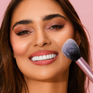 Real Techniques 5 Piece Everyday Essentials Makeup Brush Set, Includes 4 Brushes & Makeup Sponge, For Foundation, Blush, Bronzer, Contour, Eyeshadow, & Powder, Travel Gift Set, Cruelty-Free & Vegan